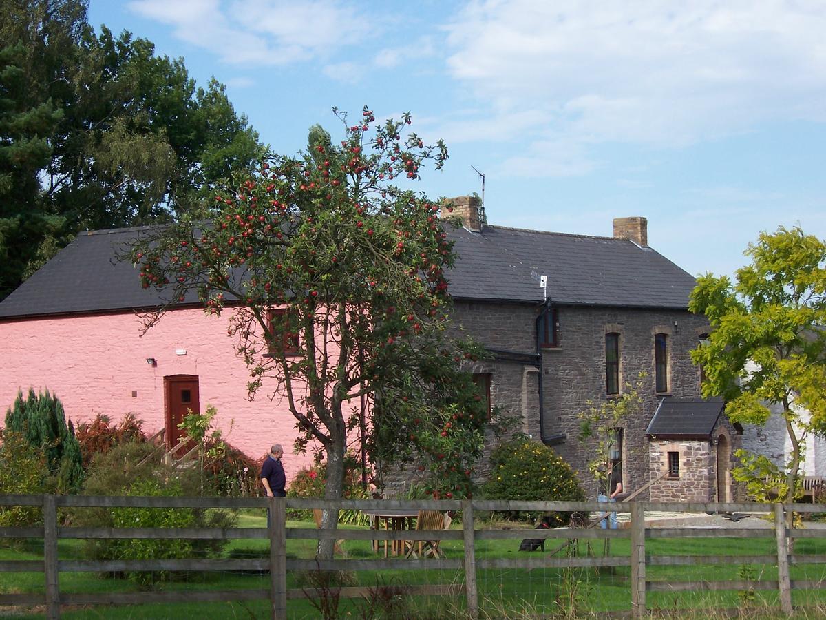 Brynderwen Acomodação com café da manhã Llangorse Exterior foto